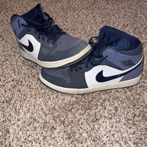 Jordan 1 mid